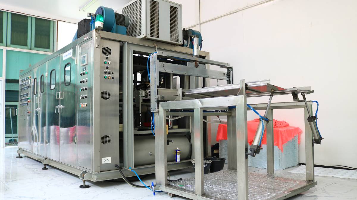 Vacuum Thermoforming Machine